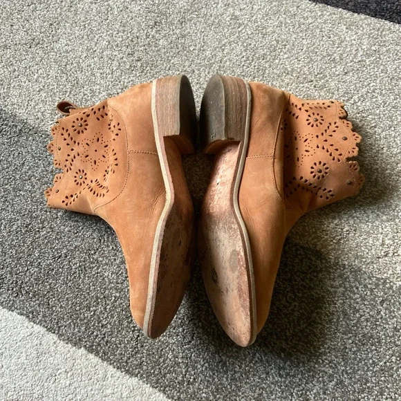 Anthropologie Miss Albright Brown Cut-Out Ankle Booties Size 6B - Picture 6 of 8